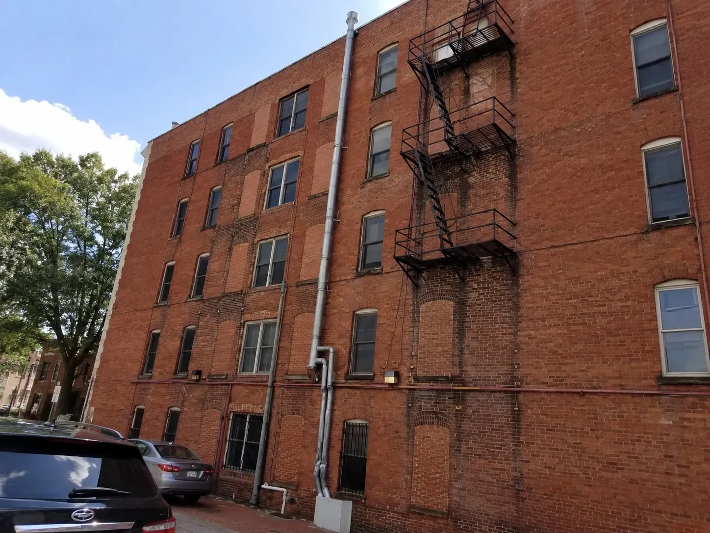 Tuck pointed mortar joints across the brick side wall of a Washington DC building